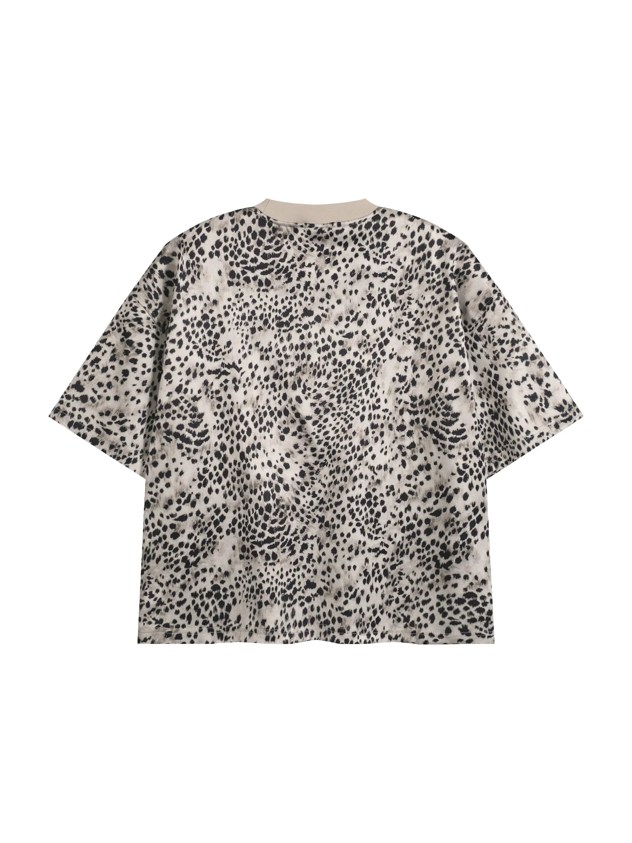 Oversized short sleeve t-shirt with black and beige spotted animal print pattern